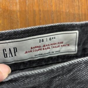 GAP Barrel High Rise Jeans in Gray
